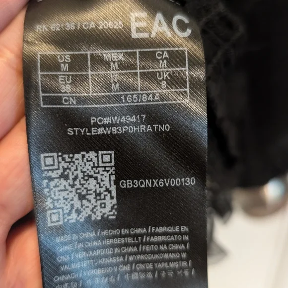 GUESS‎ Luigi Appliqué Smocked Top Size Medium Black - Picture 6 of 9